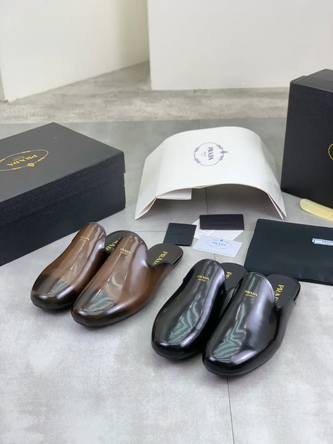 Men's shoes 💰P600 new style 💰 💎💎💎 water dyed cowhide original quality PRADA —🆘.Prada Original order purchase, high-end business leather shoes, fabric: Made of Italian imported calfskin with color-brushed edges➕water-dyed cow lining/cowhide lining➕Specially available original outsole, fine workmanship, real product^_^photographed🎬size: 39-44 (38 45 custom-made)